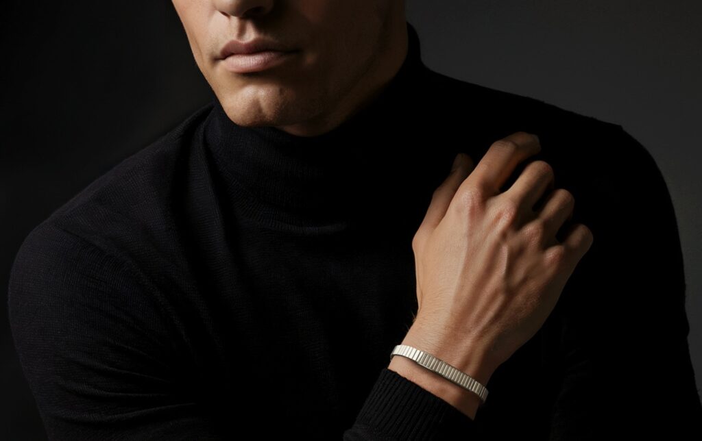 Lumysi is a health tracking bracelet designed like jewelry